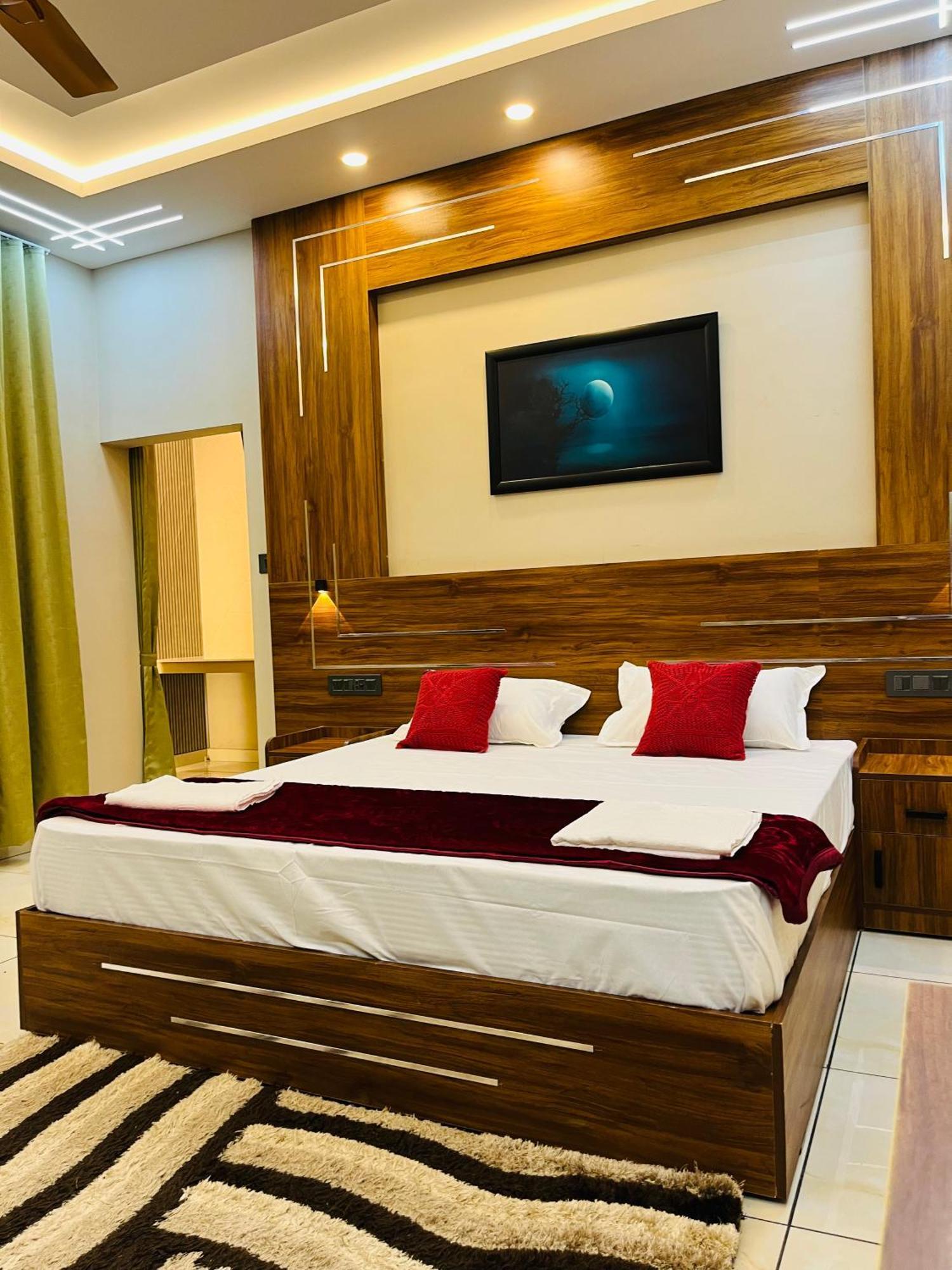 Fab Valley Homestay *